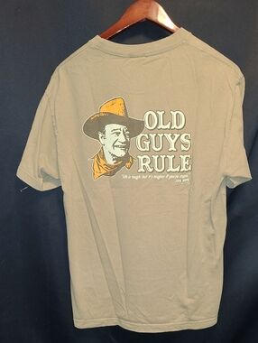 Old Guys Rule Men Tan Crew Neck Short Sleeve John Wayne T-Shirt Size L 2012